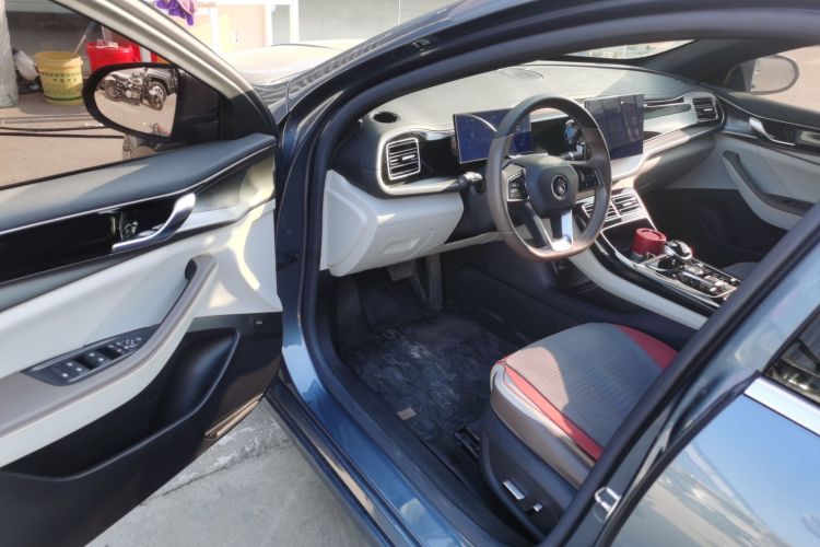 比亚迪 秦PLUS 2024款 荣耀版 DM-i 55KM超越型中控内饰20