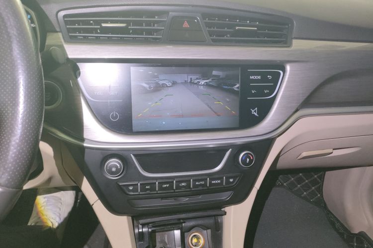 吉利汽车 帝豪 2017款 三厢百万款 1.5L CVT豪华型中控内饰16