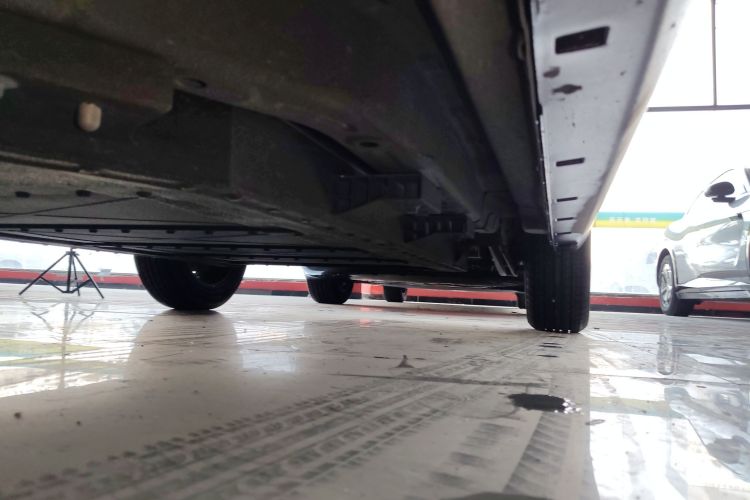 哪吒汽车 哪吒V 2022款 潮 300 Lite 磷酸铁锂局部细节9002