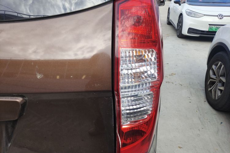 五菱汽车 五菱宏光 2014款 1.5L S标准型车身外观9