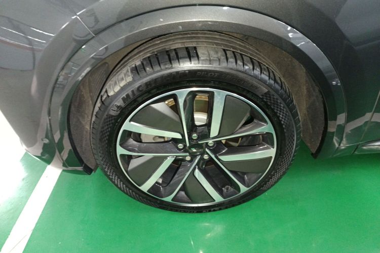 理想汽车 理想L9 2023款 Pro车身外观6007