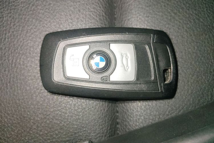 宝马3系GT 2018款 320i 时尚型中控内饰11