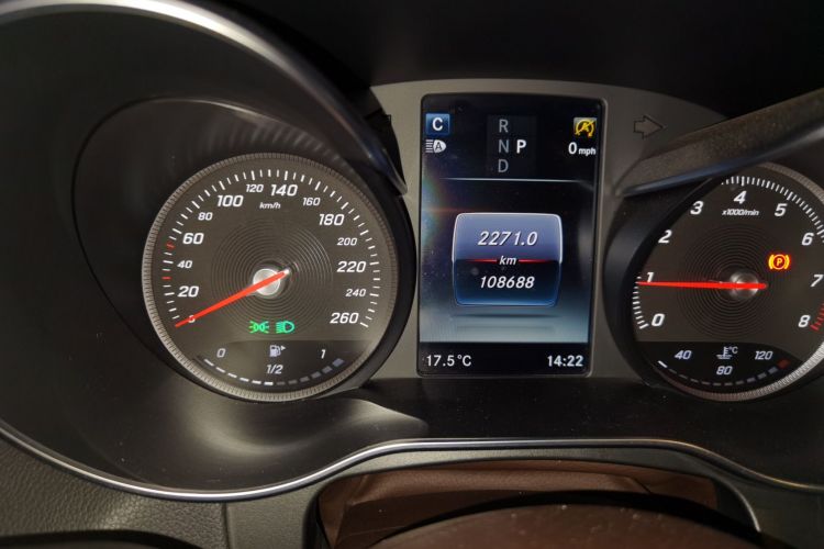 奔驰GLC 2016款 GLC 300 4MATIC 动感型中控内饰15