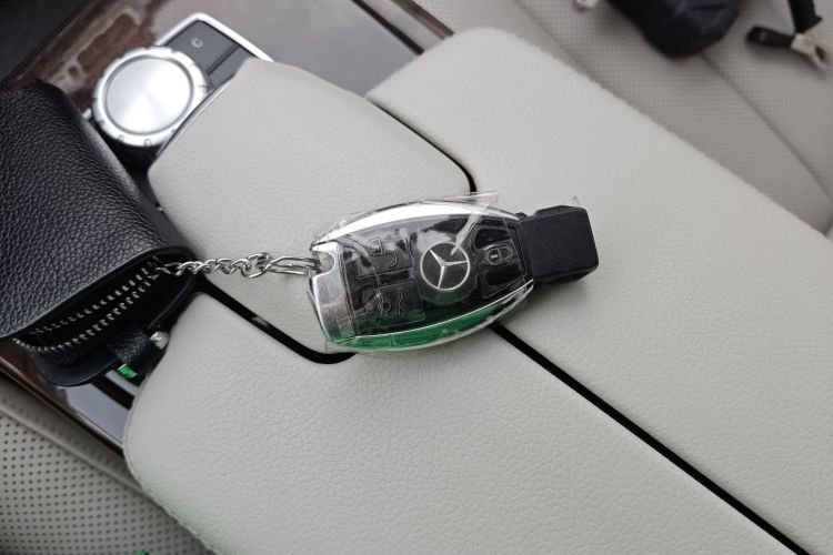 奔驰E级 2014款 E 300 L中控内饰11