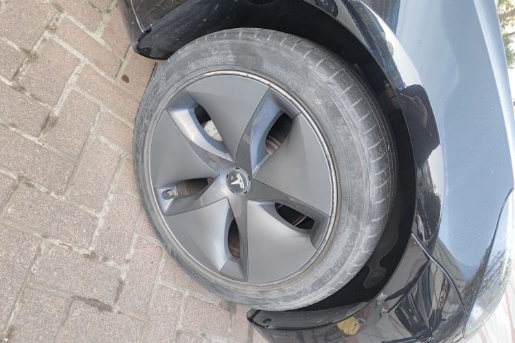 特斯拉 Model 3 2020款 改款 标准续航后驱升级版车身外观10