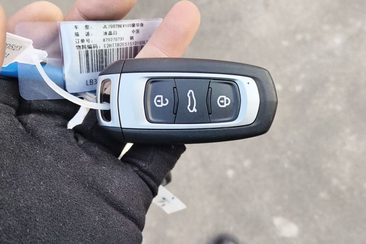 吉利银河 熊猫 2025款 210km 元气熊中控内饰7001