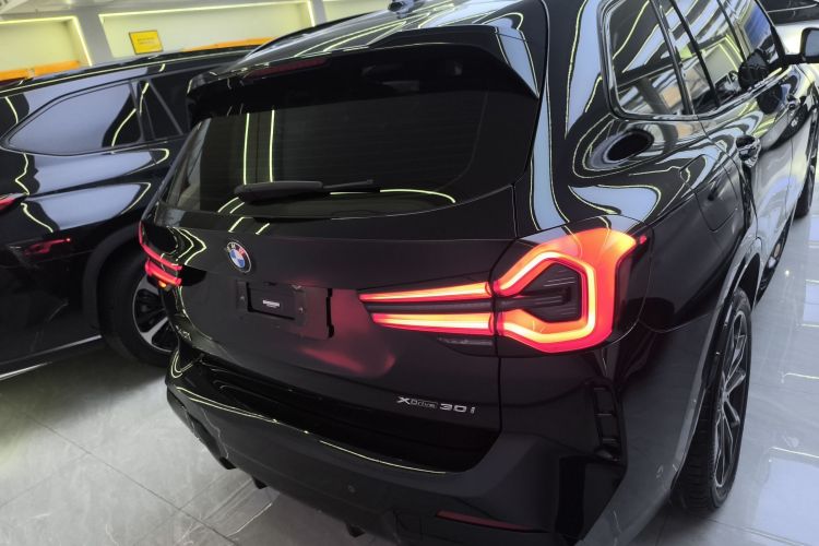 宝马X3 2022款 改款二 xDrive30i 领先型 M曜夜套装车身外观6