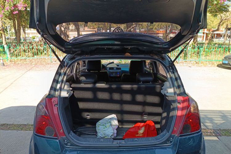 铃木 雨燕 2016款 1.5L 自动时尚型酷玩版机舱底盘23