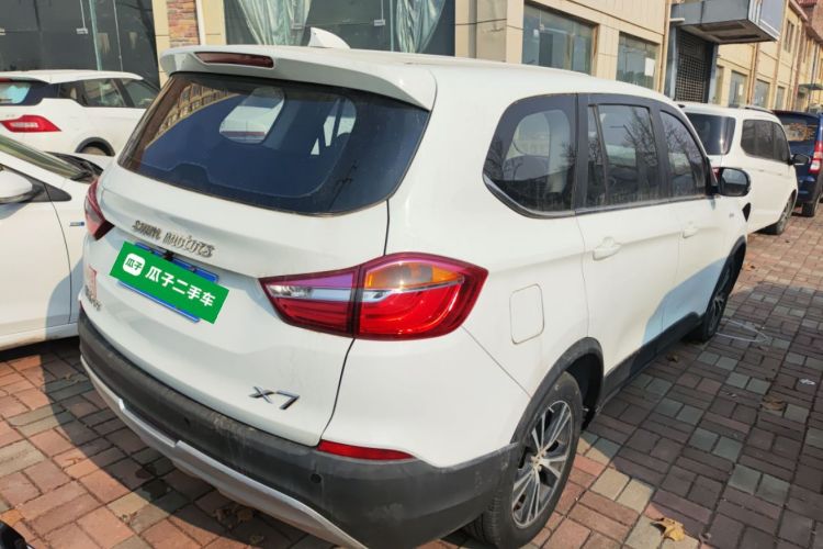 SWM斯威汽车 SWM斯威X7 2020款 2.0L 手动冠军版 7座车身外观7