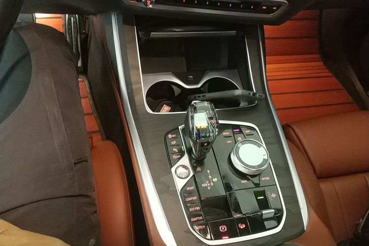 宝马X7 2019款 xDrive40i 尊享型M运动套装中控内饰18