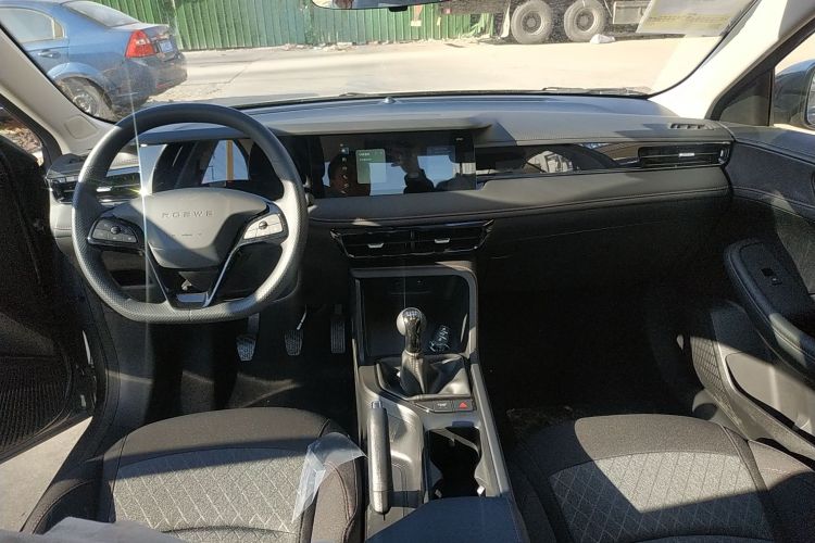 荣威i5 2026款 1.5L 手动舒享版中控内饰12