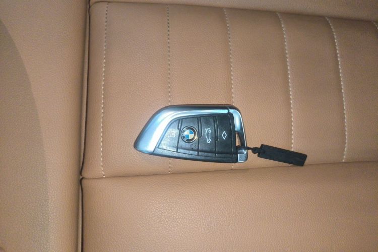 宝马3系 2020款 325Li M运动曜夜套装中控内饰7001