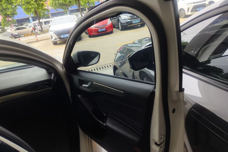 福特 福克斯 2020款 三厢 EcoBoost 180 自动锋潮型中控内饰42