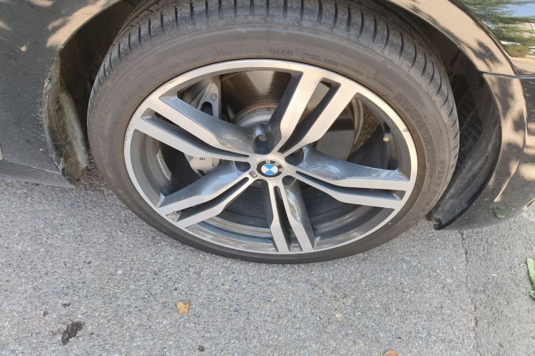 宝马7系 2018款 740Li 领先型 M运动套装车身外观10