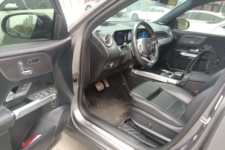 奔驰EQB 2022款 EQB 350 4MATIC 首发特别版中控内饰20