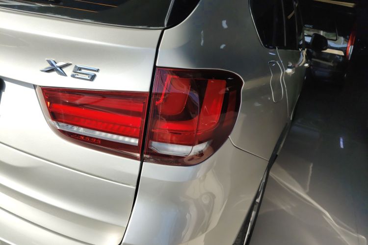 宝马X5(进口) 2014款 xDrive35i 典雅型车身外观9