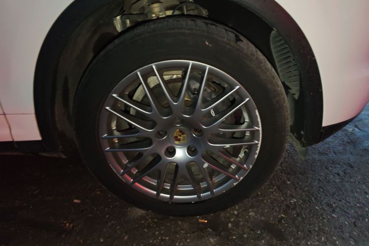 保时捷 2014款 Cayenne Platinum Edition 3.0T车身外观10