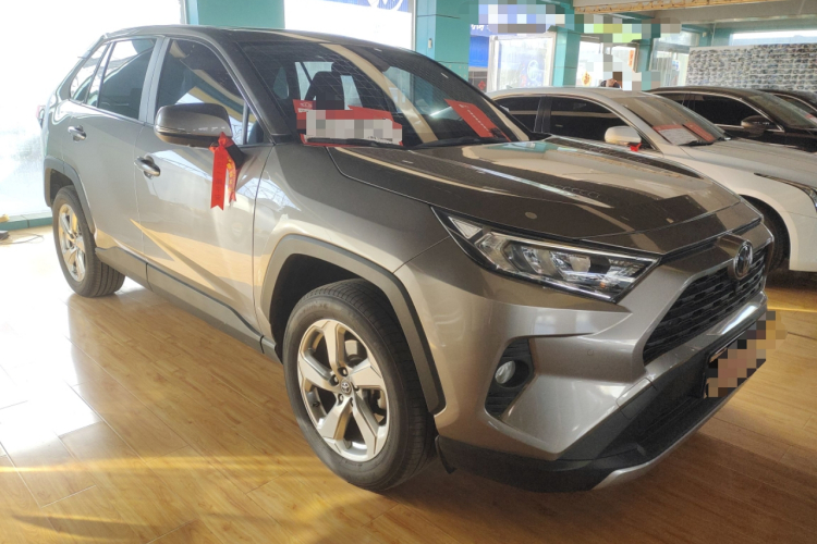 丰田 RAV4荣放 2022款 2.0L CVT两驱风尚Plus版车身外观3