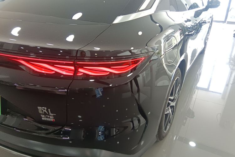 比亚迪 汉L 2025款 EV 四驱激光雷达旗舰型车身外观6006