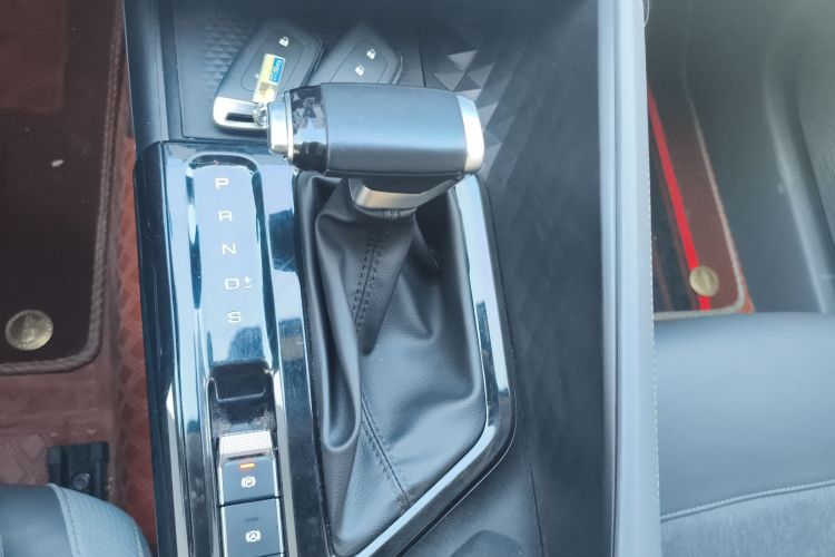 宝骏RC-5 2020款 1.5T CVT智耀豪华型中控内饰18