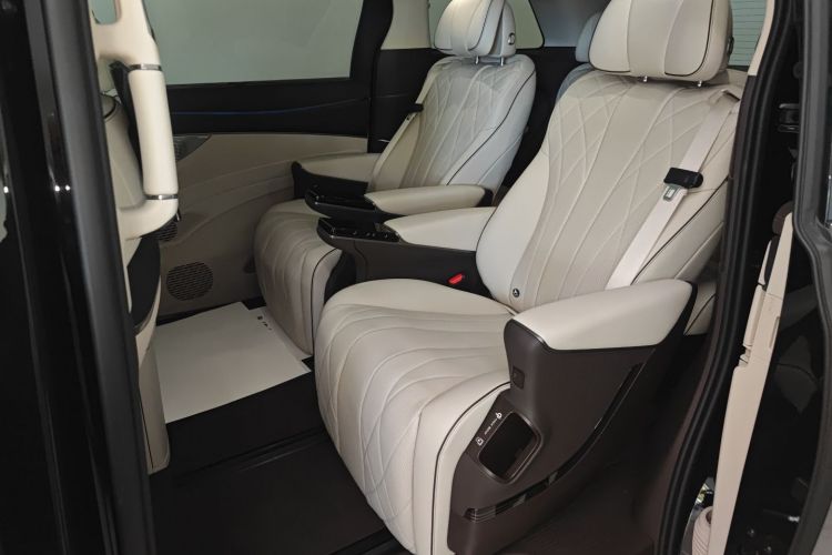 腾势D9 2024款 EV 600 四驱旗舰型中控内饰21