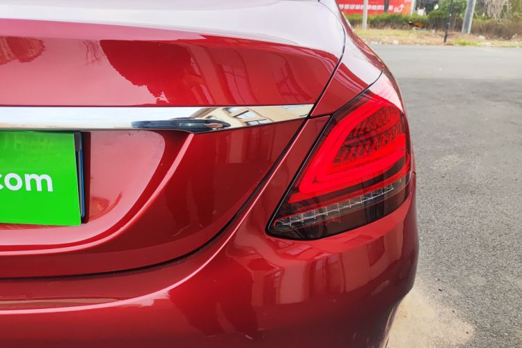 奔驰C级 2019款 C 260 L 运动版车身外观9