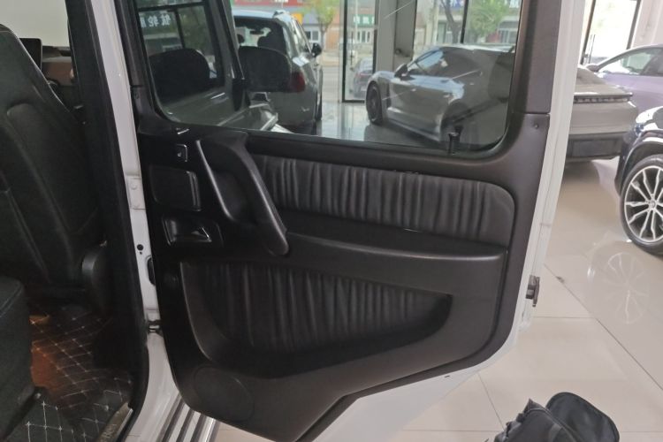 奔驰G级（平行进口） G550 自动4.0T V8 中控内饰45
