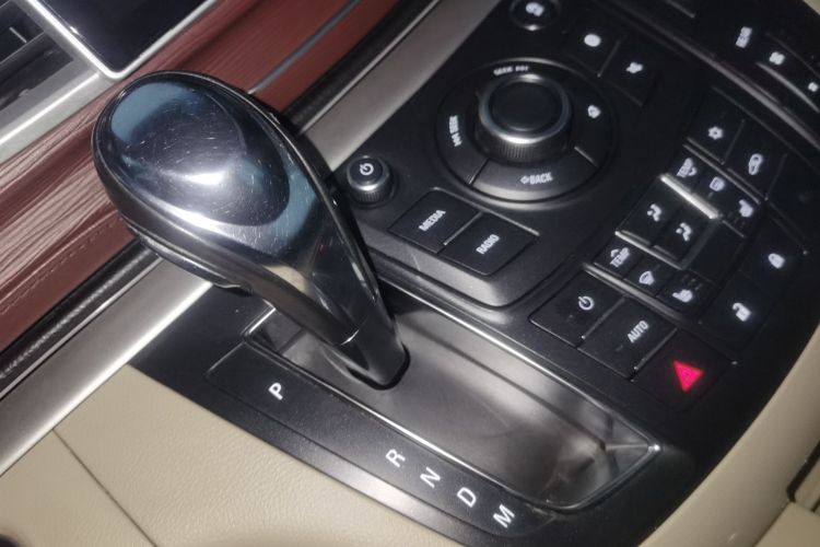 别克GL8 2017款 25S 尊贵型 国V中控内饰18