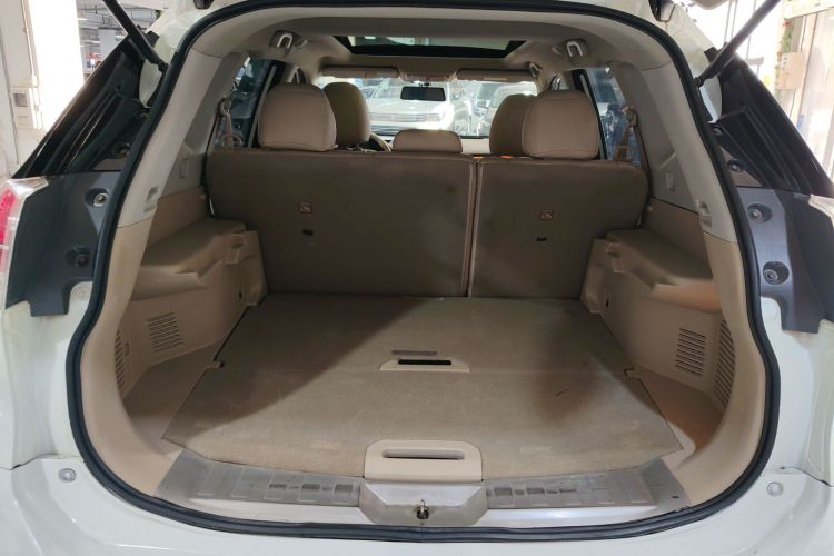 日产 奇骏 2014款 2.5L CVT领先版 4WD机舱底盘23