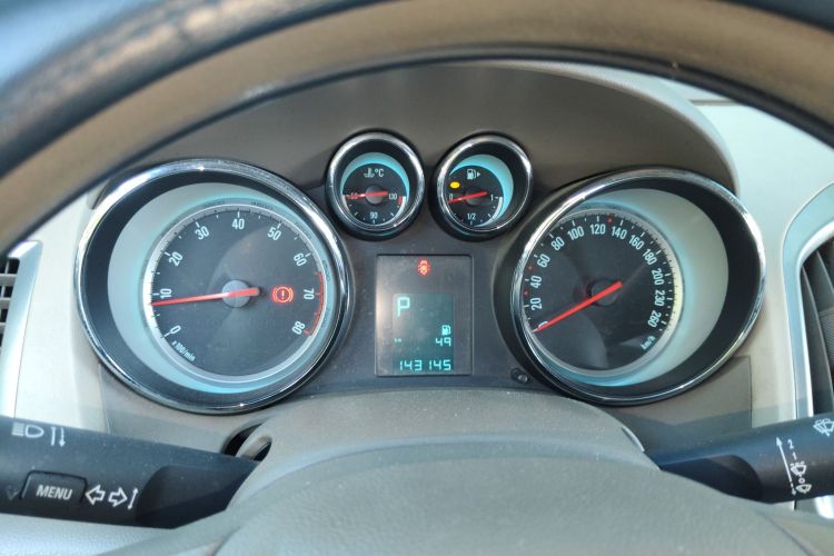 别克 英朗 2013款 GT 1.6L 自动时尚版中控内饰14