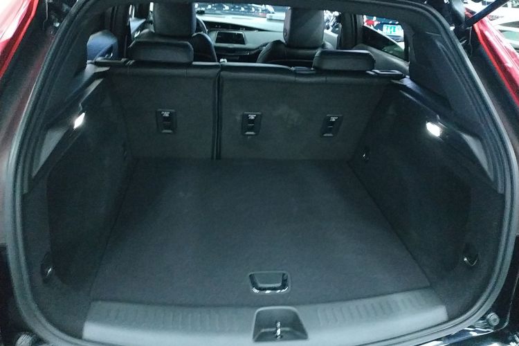 凯迪拉克XT4 2021款 28T 两驱技术型机舱底盘23