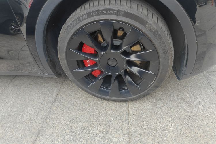 特斯拉 Model Y 2022款 改款 长续航全轮驱动版车身外观10