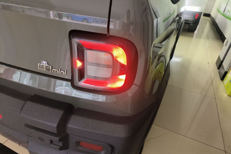 吉利银河 2025款 210km 熊猫骑士车身外观6002