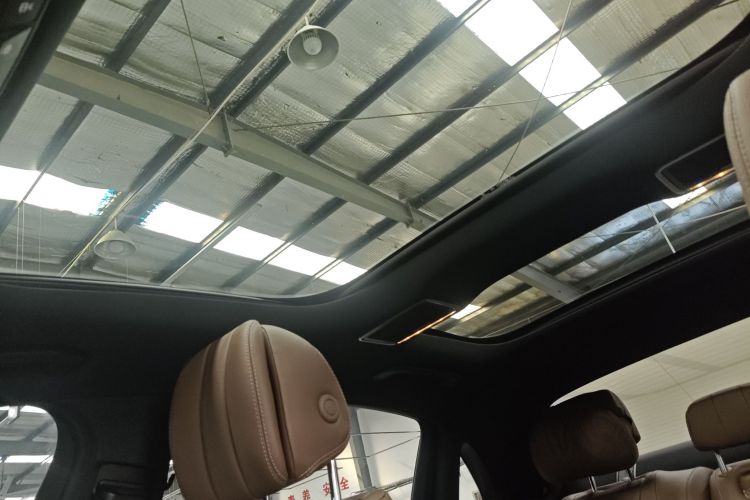 奔驰E级 2021款 改款 E 300 L 运动时尚型中控内饰22