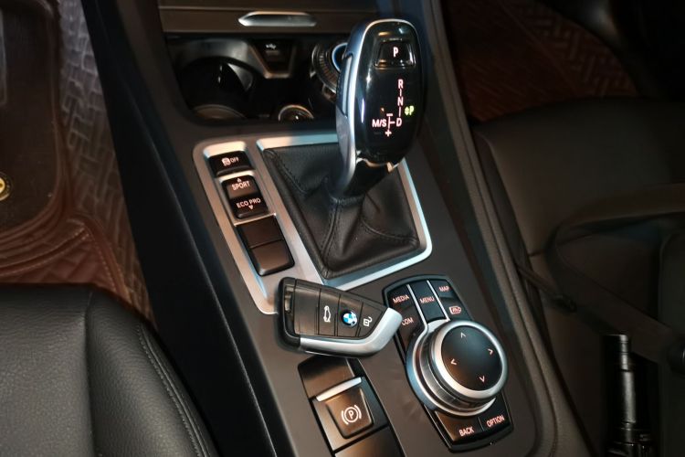 宝马1系 2021款 改款 120i M运动版局部细节18