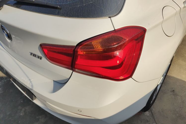 宝马1系(进口) 2016款 118i 领先型车身外观9