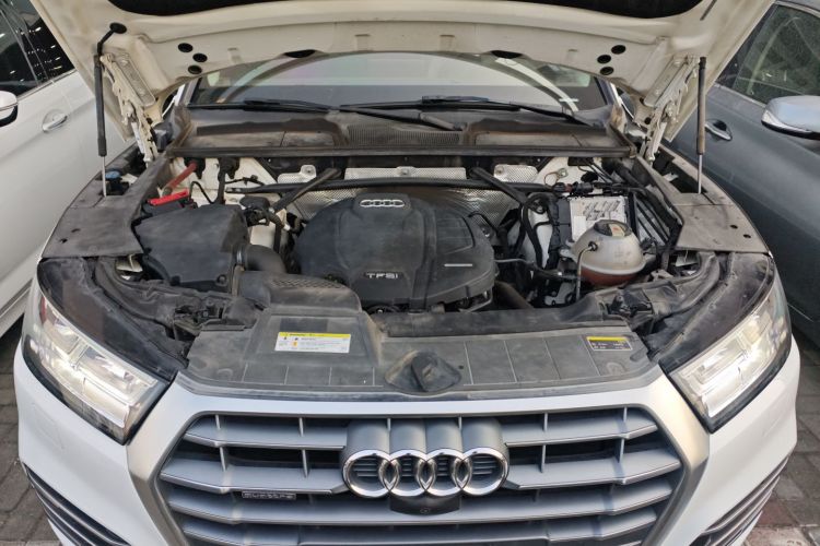 奥迪Q5L 2020款 改款 40 TFSI 荣享时尚型机舱底盘24