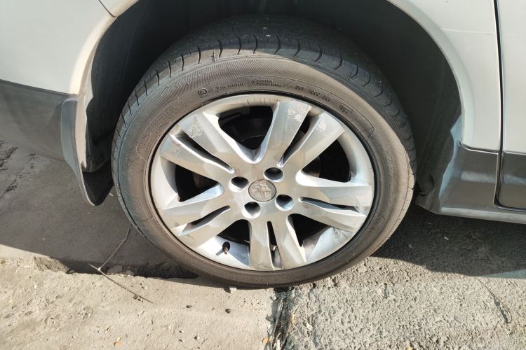 标致3008 2013款 2.0L 自动潮流版车身外观6008