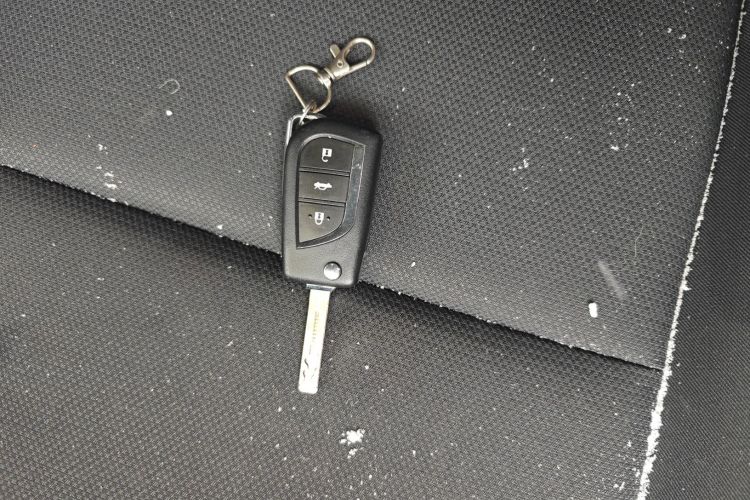 丰田 雷凌 2023款 TNGA 1.5L CVT进取版中控内饰11