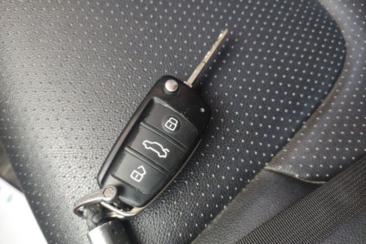 奇瑞 艾瑞泽5 2017款 1.5L CVT领潮版中控内饰11