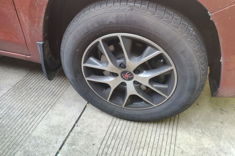 比亚迪 宋 2017款 盖世升级版 1.5TI 手动精英型车身外观10