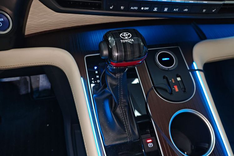 丰田 格瑞维亚 2023款 2.5L混动 舒适版局部细节18