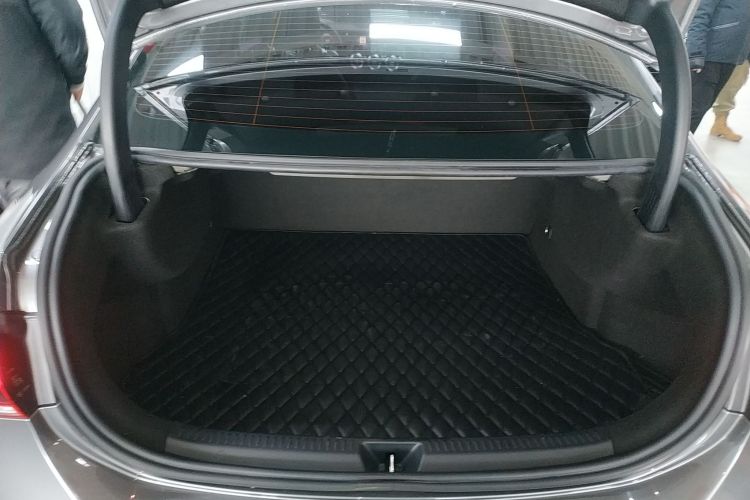 奔驰A级 2020款 改款 A 200 L 运动轿车时尚型机舱底盘23