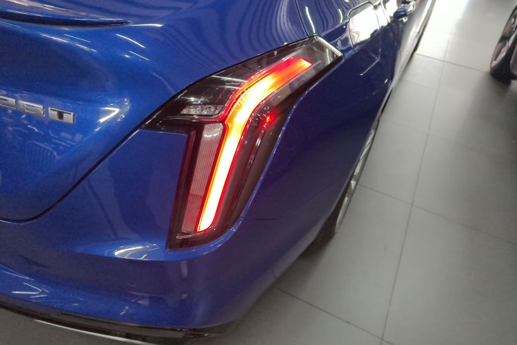 凯迪拉克CT4 2021款 28T 风尚型车身外观9