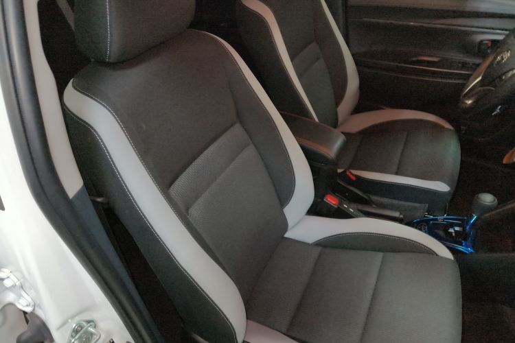 丰田 YARiS L 致炫 2022款 1.5L CVT领先PLUS版局部细节41