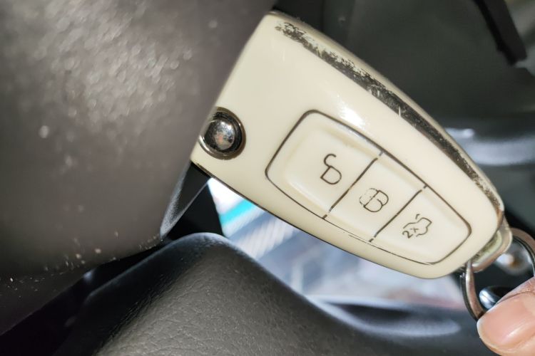 福特 福克斯 2012款 三厢 1.6L 手动舒适型中控内饰11