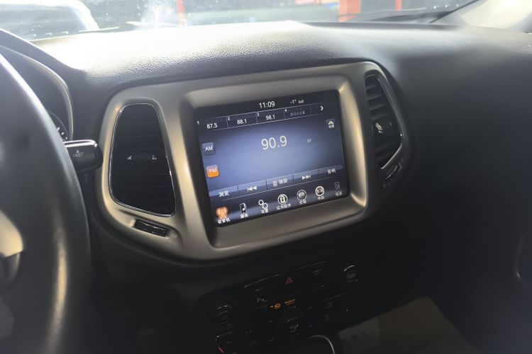 Jeep 指南者 2017款 200T 自动家享版中控内饰16