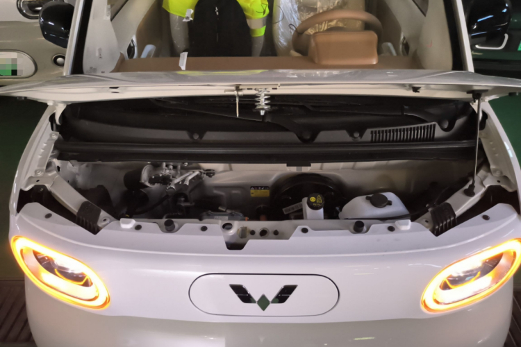 五菱汽车 宏光MINIEV 2024款 第三代 215km 青春版机舱底盘24