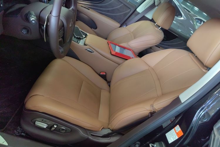 雷克萨斯LS 2020款 500h 卓越版 国VI局部细节19