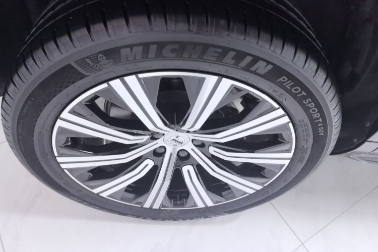 沃尔沃XC90 2023款 B6 智雅豪华版 7座车身外观6008